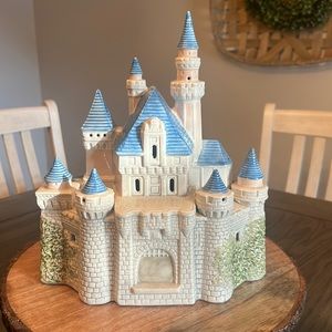 Disney 1988 sleeping beauty light up castle ( missing light)